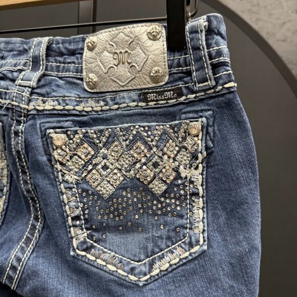 Miss Me Mid-Rise Easy Cropped Jeans - Picture 4 of 5